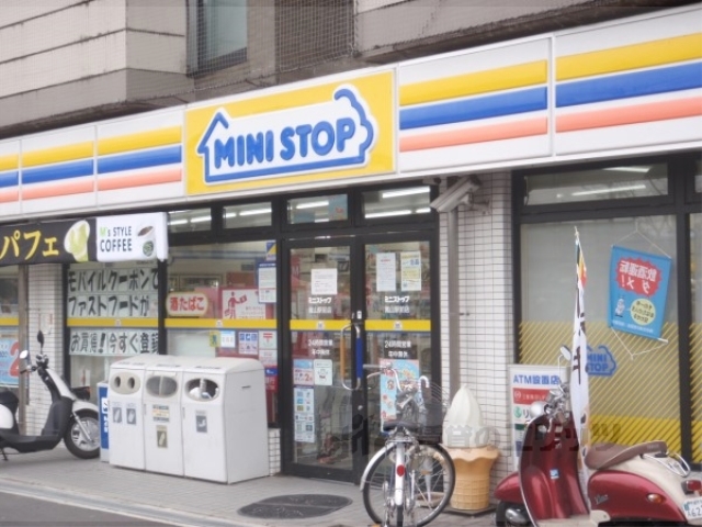 コンビニ　ミニストップ嵐山駅前店（コンビニ）まで220m