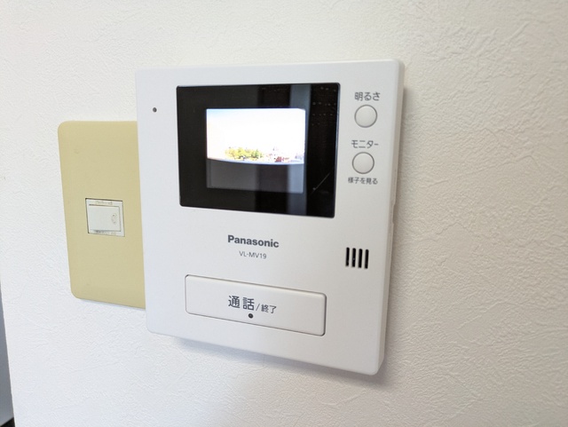 セキュリティ　★★モニター付きインターホンで室内にいながら来客対応が出来ま