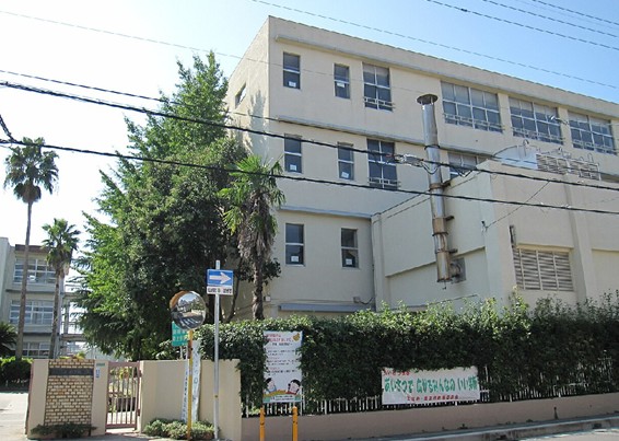 小学校　段上小学校（小学校）まで2051m