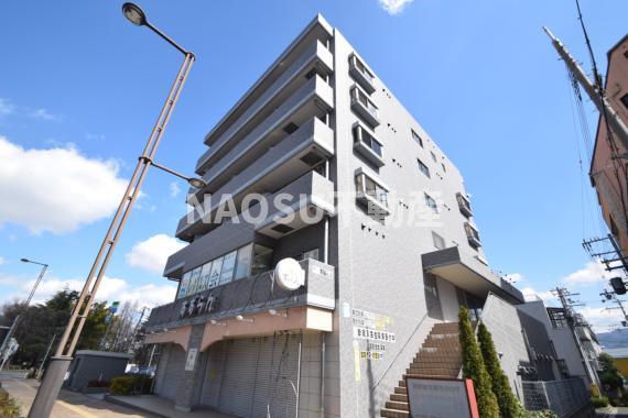 建物外観　まだまだ綺麗な外観です。