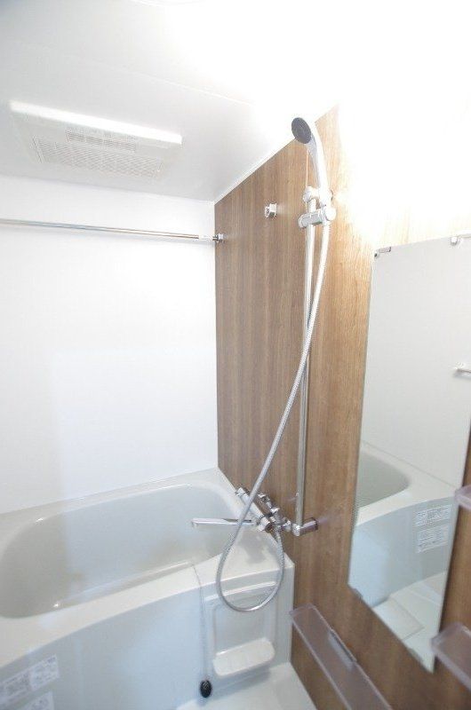 バス・シャワールーム　※同タイプの別のお部屋です。
