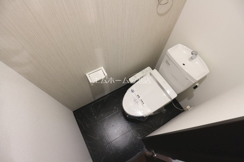 トイレ　温水洗浄暖房便座付トイレ