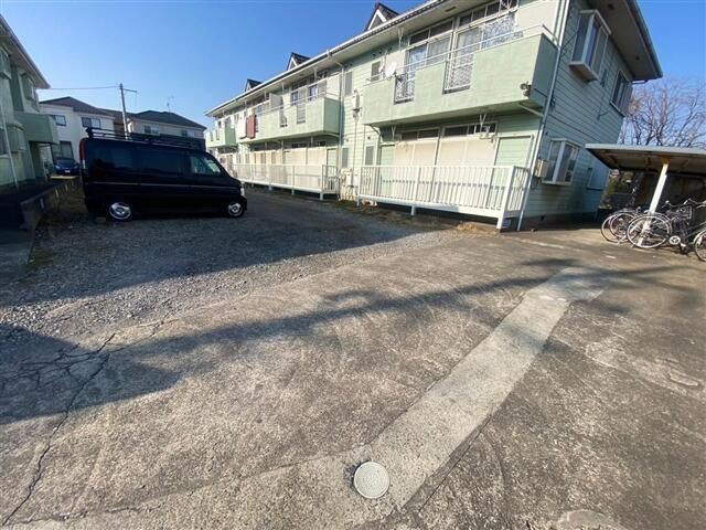 駐車場　駐車場があるので、車を買う予定の方も安心です