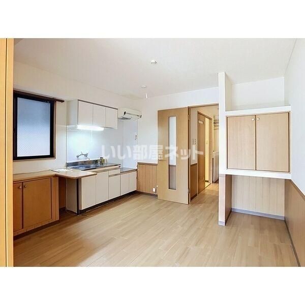 大通り秀栄マンションの居間写真