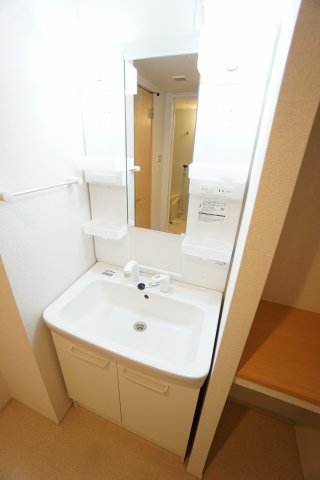 洗面設備　※同物件、同タイプの写真です。