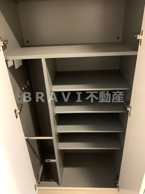 収納　【アドバンス大阪セレーノ】シューズボックス
