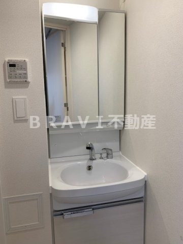 洗面設備　【アドバンス大阪セレーノ】使いやすい独立洗面台です