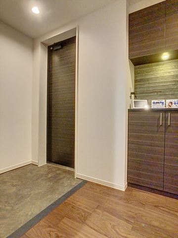 ShamaisonLuxuar平尾山荘通の玄関写真