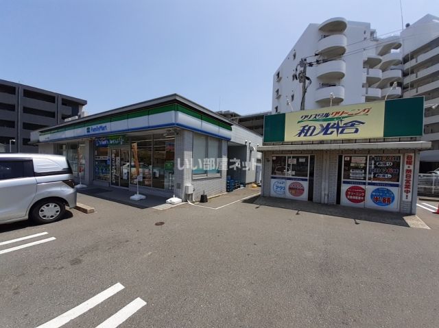 コンビニ　ファミリーマート 福岡原八丁目店（コンビニ）まで532m