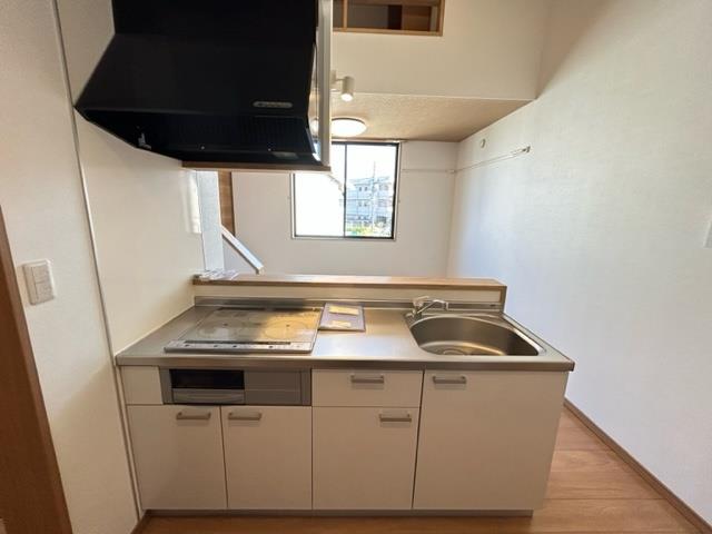 キッチン　同タイプの別部屋の写真です
