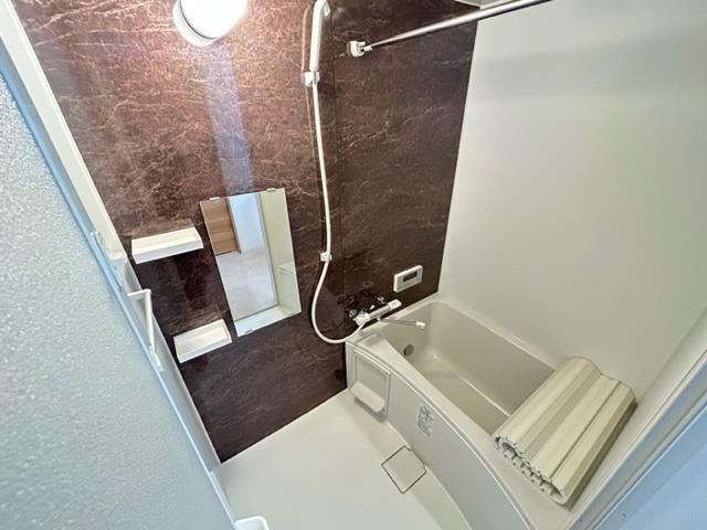バス・シャワールーム　同タイプの別部屋の写真です