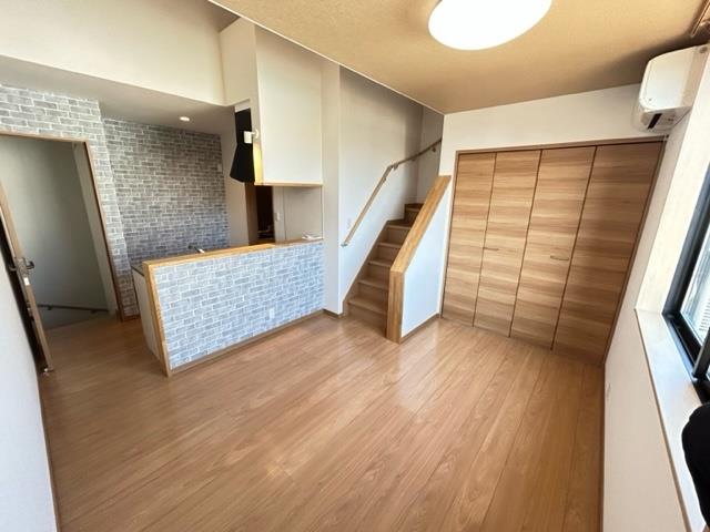 居室・リビング　同タイプの別部屋の写真です
