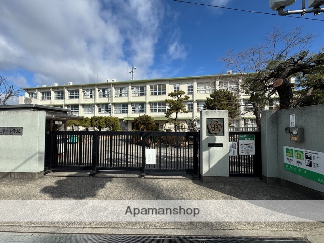 小学校　津田小学校（小学校）まで1699m
