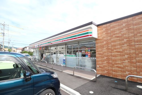 コンビニ　セブンイレブン 清水西久保店（コンビニ）まで22m
