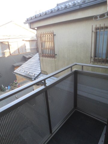 バルコニー　東向きの明るいバルコニー。