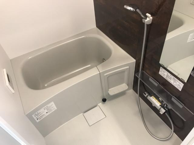 バス・シャワールーム　コンパクトで使いやすいお風呂です