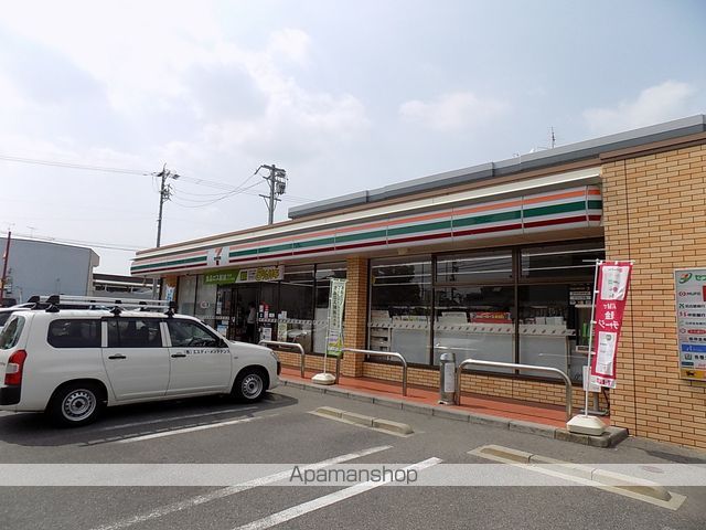 コンビニ　セブンイレブン（コンビニ）まで726m