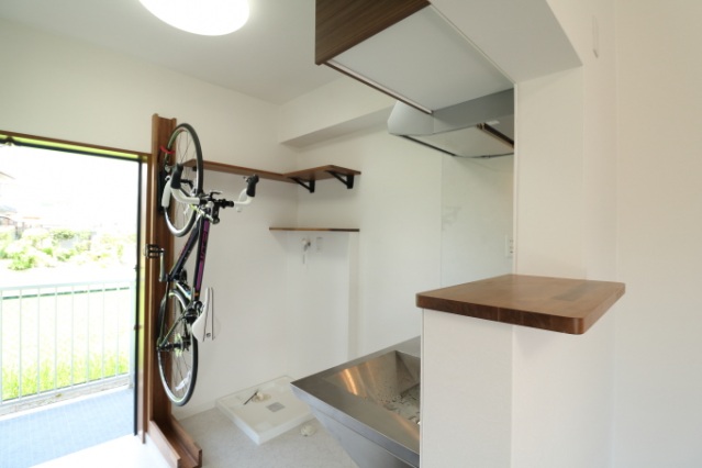 玄関　玄関はスロープになっているので自転車の出し入れが簡単♪