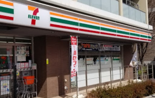 コンビニ　セブンイレブン 新宿市谷台町店（コンビニ）まで319m