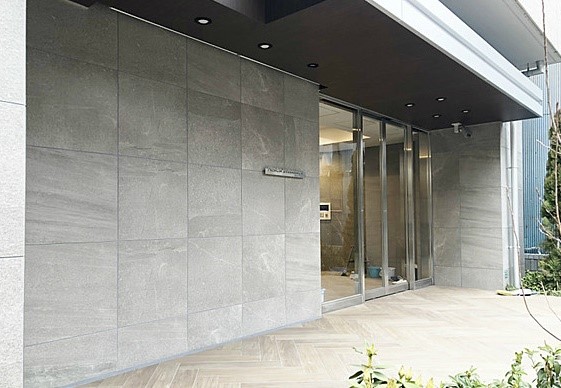 ロビー　弊社は全物件が仲介手数料半月分+税でご紹介可能です。