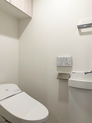トイレ　弊社は全物件が仲介手数料半月分+税でご紹介可能です。