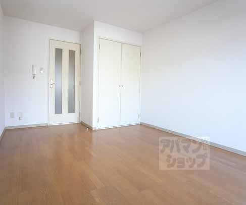 居室・リビング　広々とした部屋です。