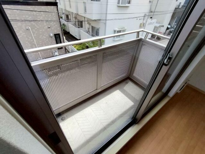 バルコニー　同物件の別部屋写真です。