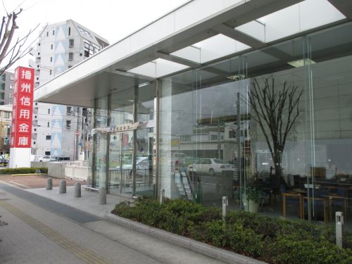 銀行　播州信用金庫 二見支店（銀行）まで329m
