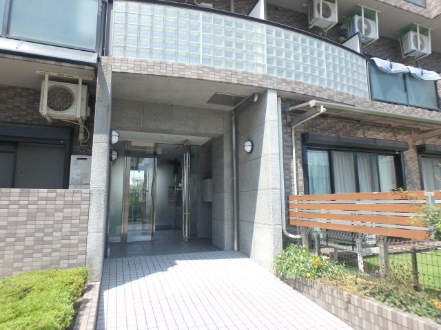 エントランス　毎日通るエントランスはこのようになっています