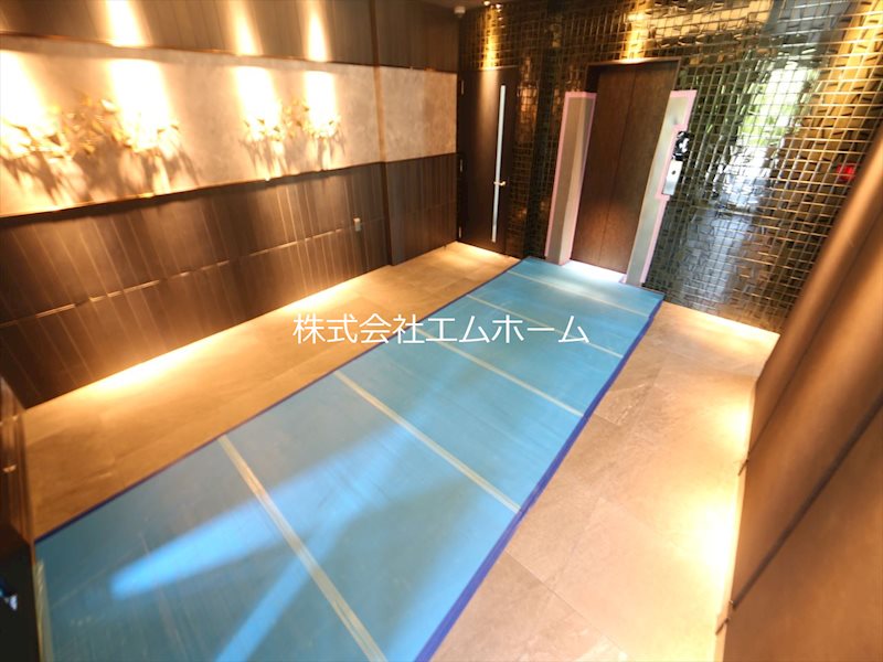 エントランス　エントランス　オートロック付　防犯カメラ有り
