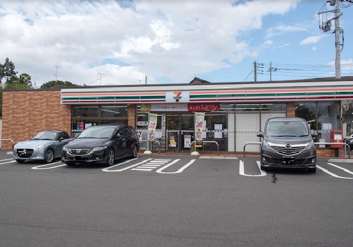 コンビニ　セブンイレブン（コンビニ）まで310m