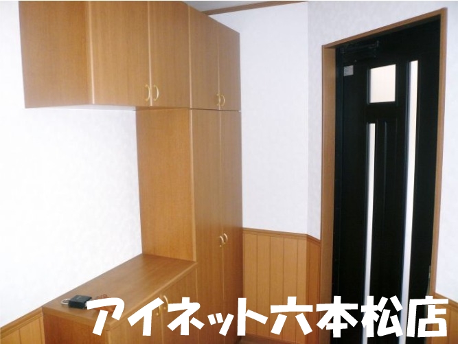 玄関　沢山の靴が収納できるシューズボックスです