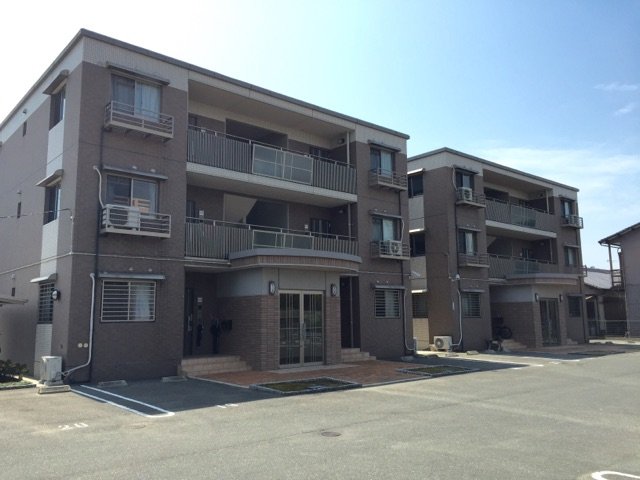 建物外観　落ち着いた雰囲気の外観です