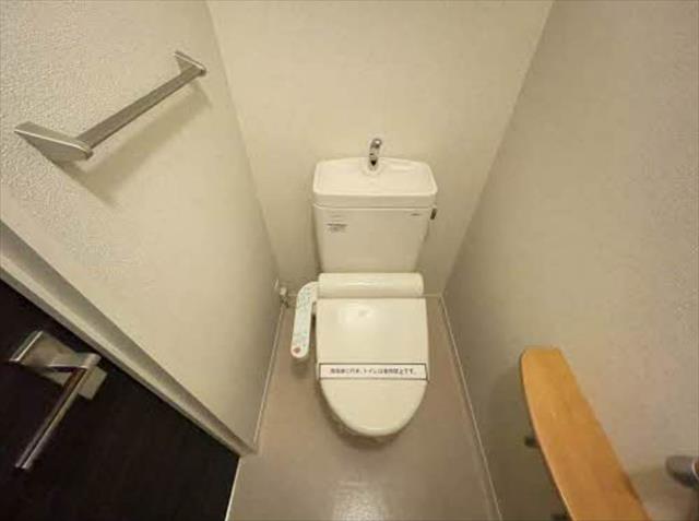 ＪＲ豊肥本線 新水前寺駅 徒歩5分 2階建 築14年のトイレ写真