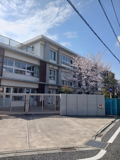 小学校　区立喜多見小学校（小学校）まで750m