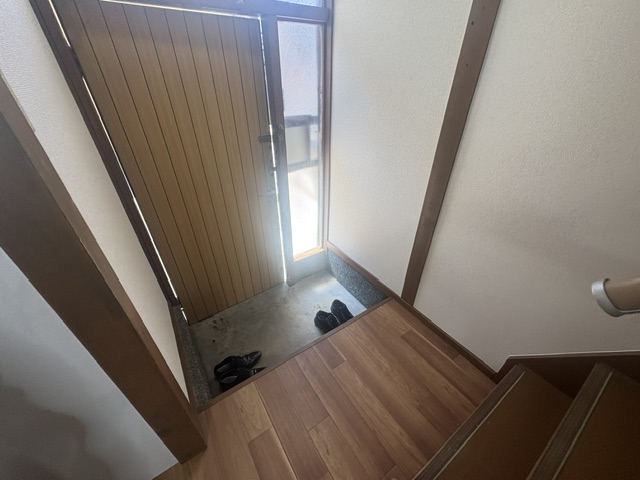 吉祥院石原南町貸家の玄関写真