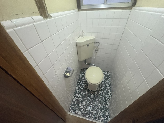 吉祥院石原南町貸家のトイレ写真