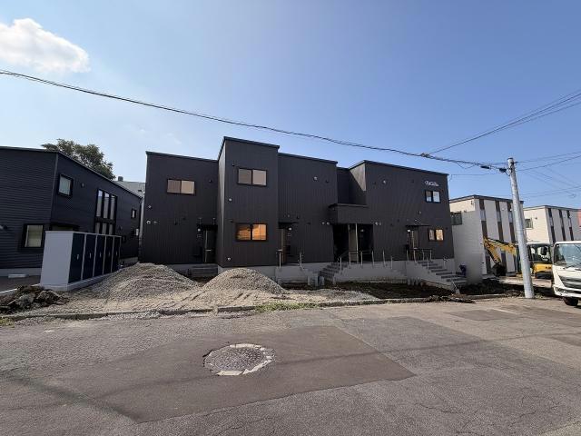 建物外観　建築中