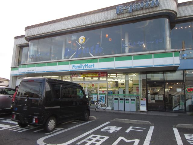 コンビニ　ファミリーマート（コンビニ）まで100m