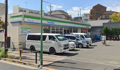 コンビニ　ファミリーマート 大田上池台三丁目店（コンビニ）まで286m