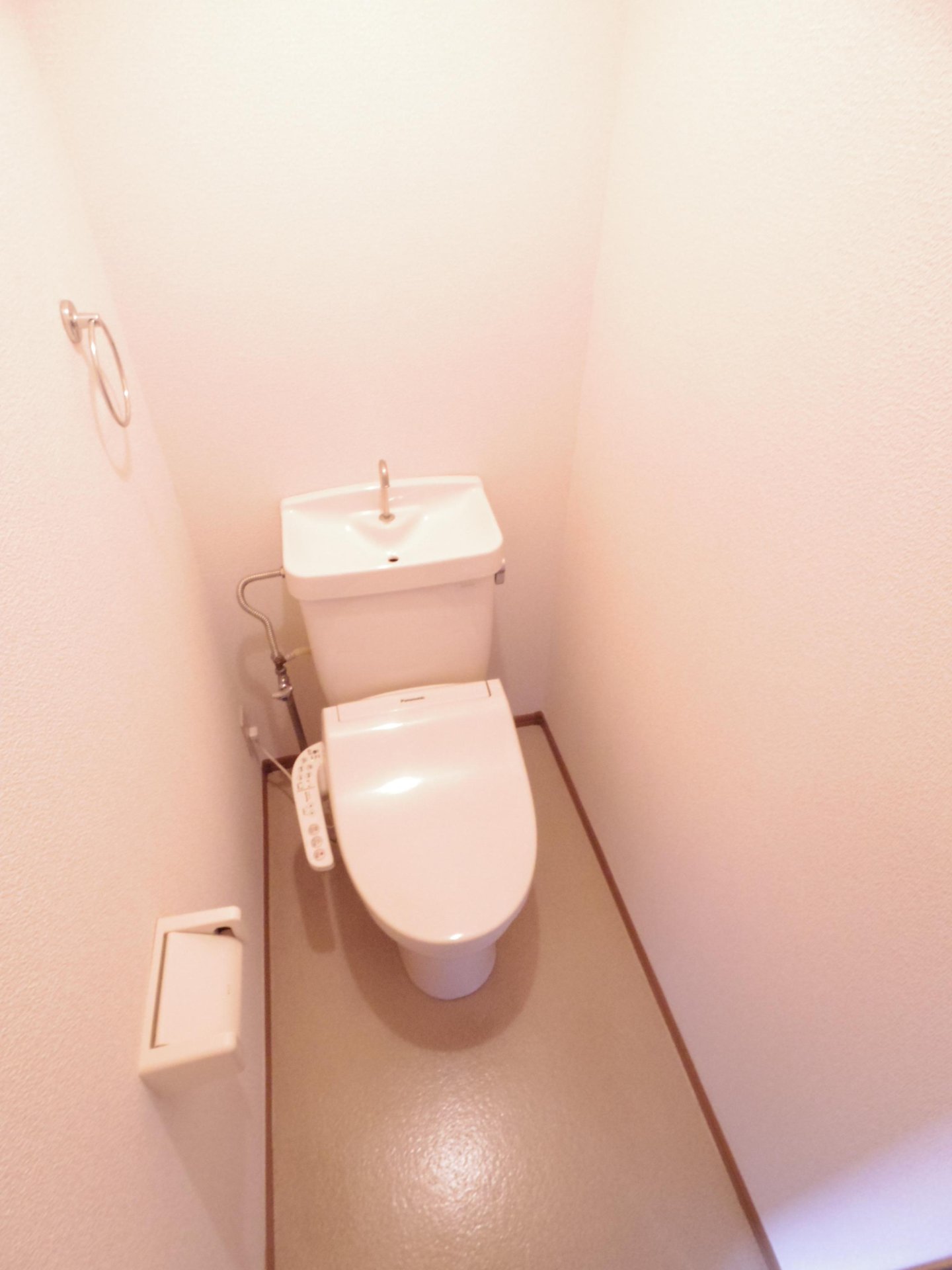 トイレ　※他号室写真です