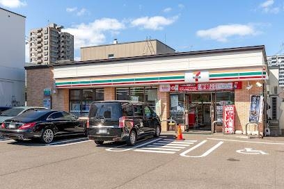 コンビニ　セブンイレブン札幌発寒南駅前店（コンビニ）まで130m