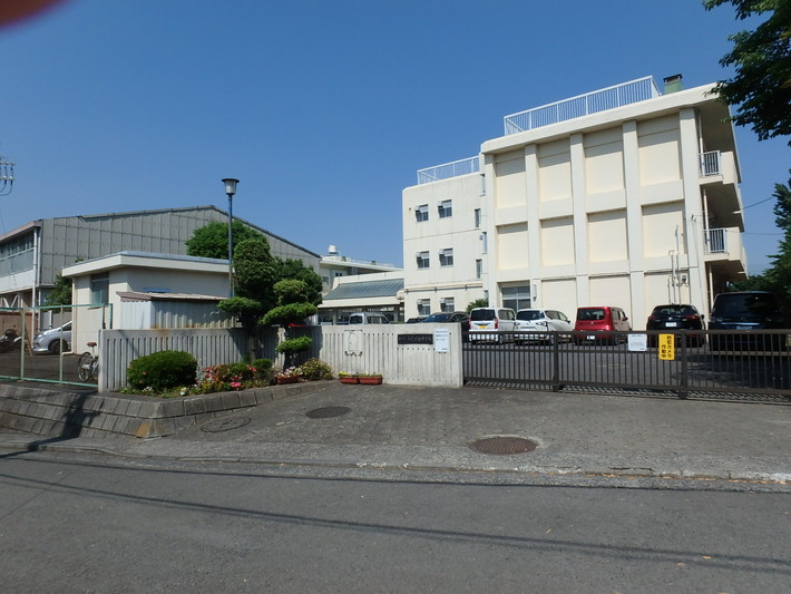 中学校　横浜市立みたけ台中学校（中学校）まで818m