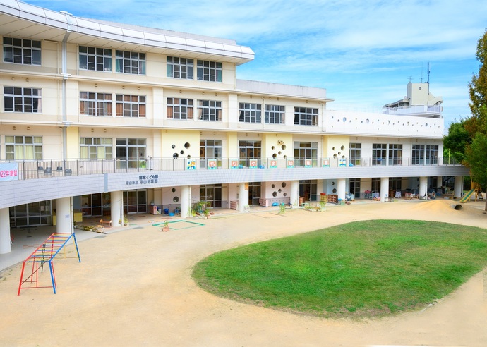 幼稚園・保育園　守山市立認定こども園守山幼稚園（幼稚園・保育園）まで1096m