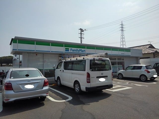コンビニ　ファミリーマート丸亀山北町店（コンビニ）まで800m