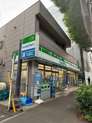 コンビニ　ファミリーマート杉並下高井戸四丁目店（コンビニ）まで251m