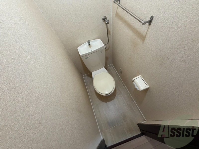 トイレ　こちらはトイレです。清潔感があり、安心して使用できます。