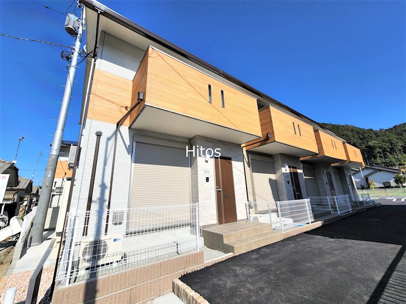 建物外観　1・2階併用のメゾネット物件です♪