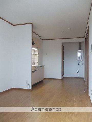 ＪＲ男鹿線 上飯島駅 徒歩6分 2階建 築27年の居間写真