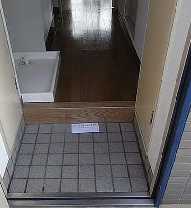 玄関　※他の号室写真になります。